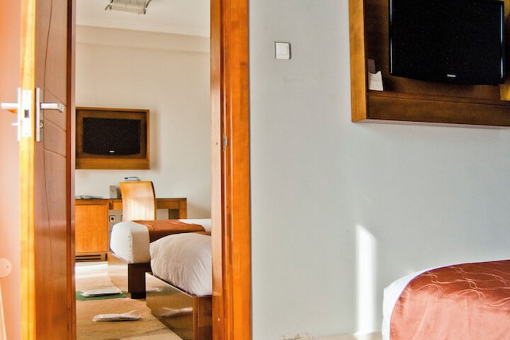 Room 7 of 30