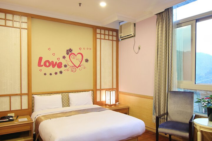 Room 48 of 122