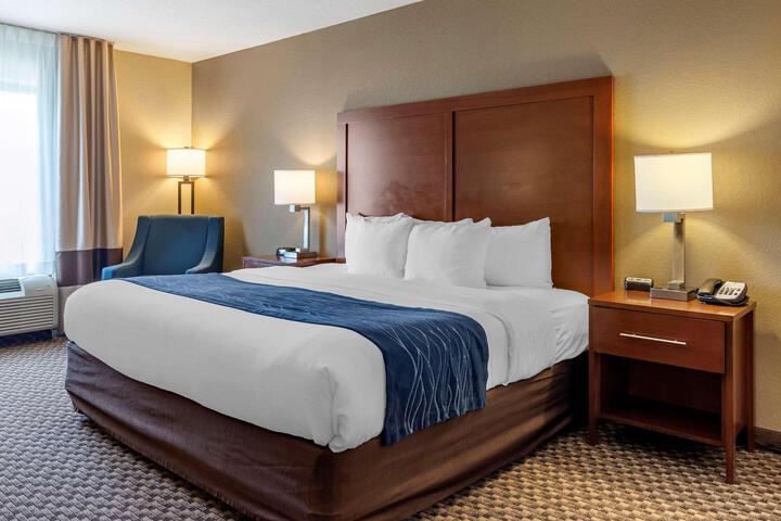 1 King Bed (1 of 21)