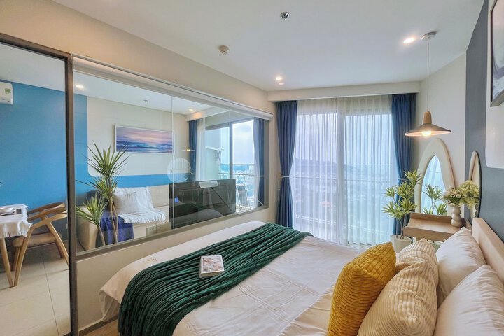 Room 105 of 299