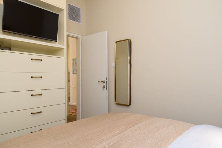 Room 13 of 60