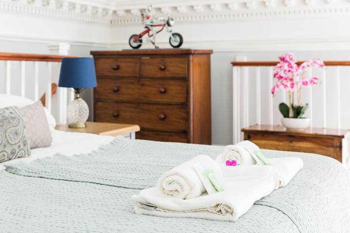 Room 34 of 261