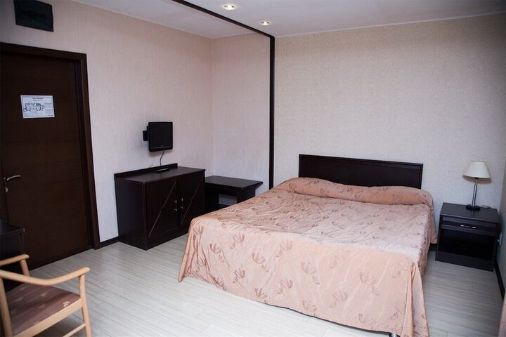 Room 27 of 77