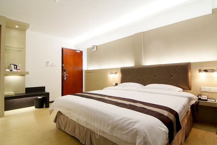 Room 8 of 44