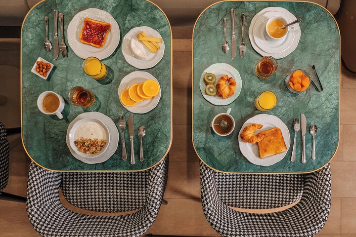 Dining 41 of 52