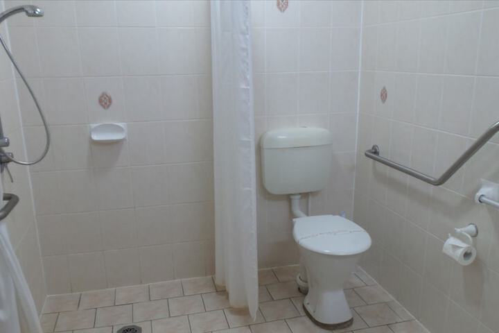 Room 26 of 38