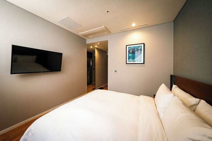 Room 17 of 57