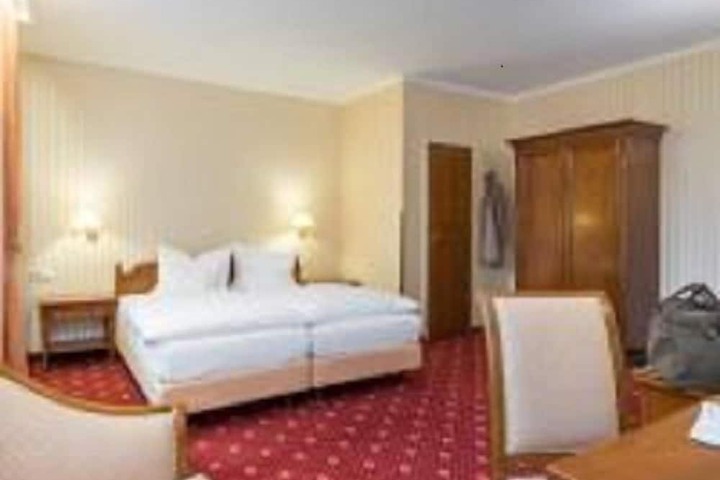 Room 8 of 19