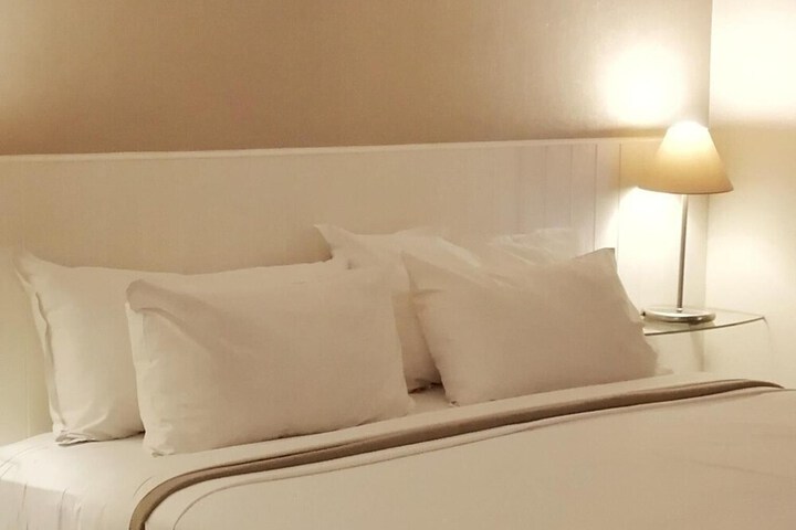 Room 9 of 42