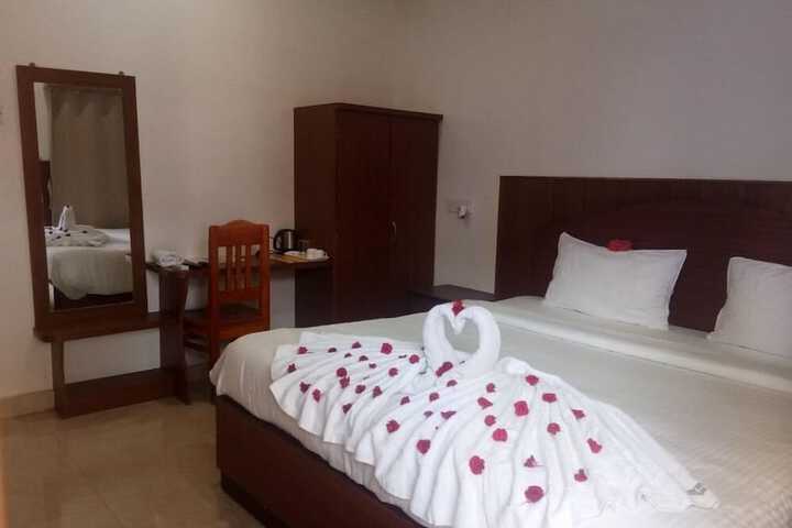 Room 6 of 8