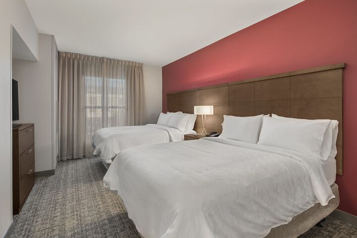 2 Bedroom Suite 1 King 2 Queen Accessible (3 of 22)