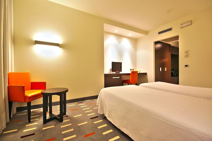 Room 4 of 47