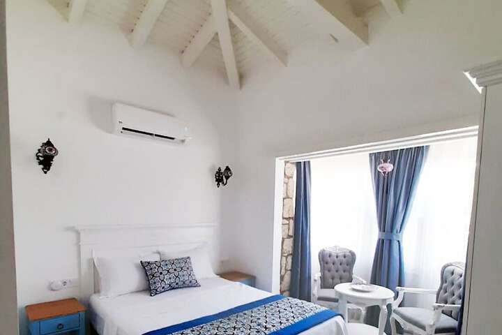 Room 6 of 30