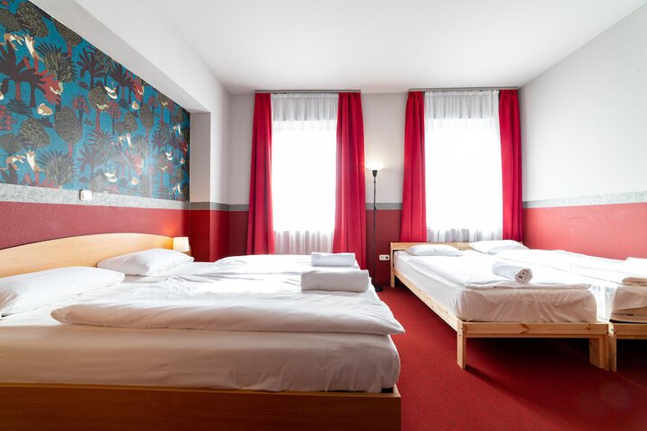 Room 6 of 25