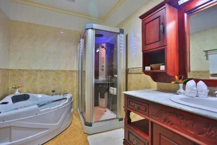 Room 21 of 47