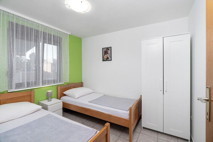 Room 3 of 88