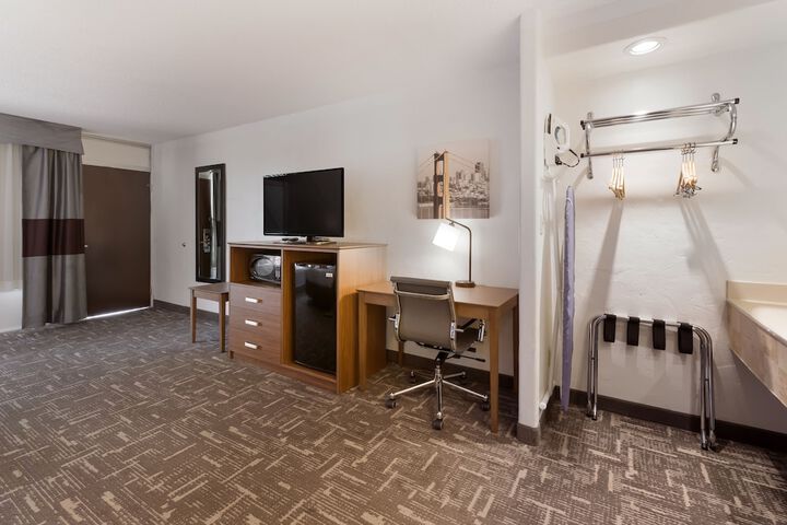 Standard | King Bed (7 of 15)