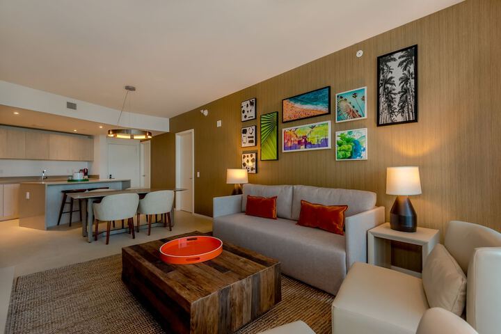 Lounge 39 of 74