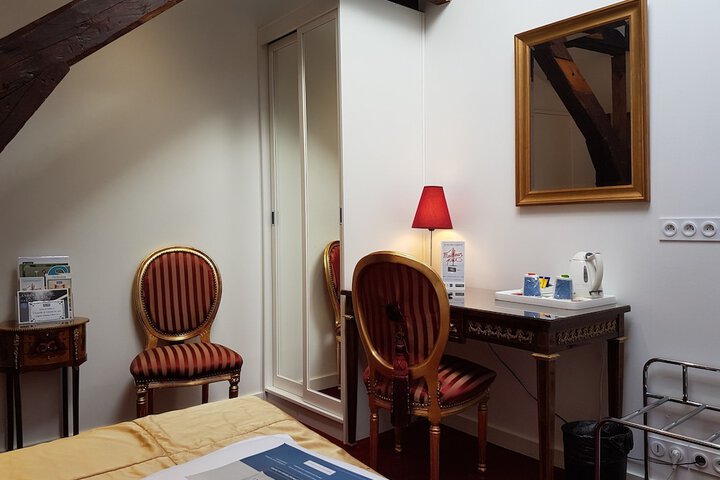 Room 4 of 225