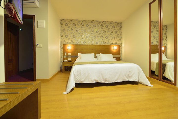 Room 4 of 34