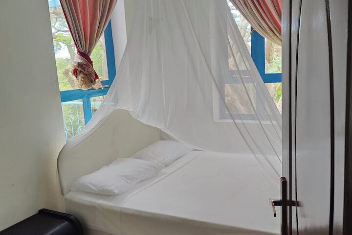 Room 3 of 52