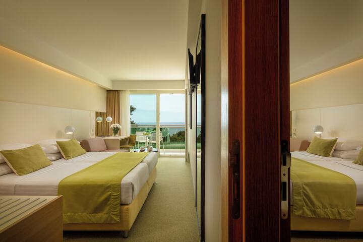 Room 9 of 70