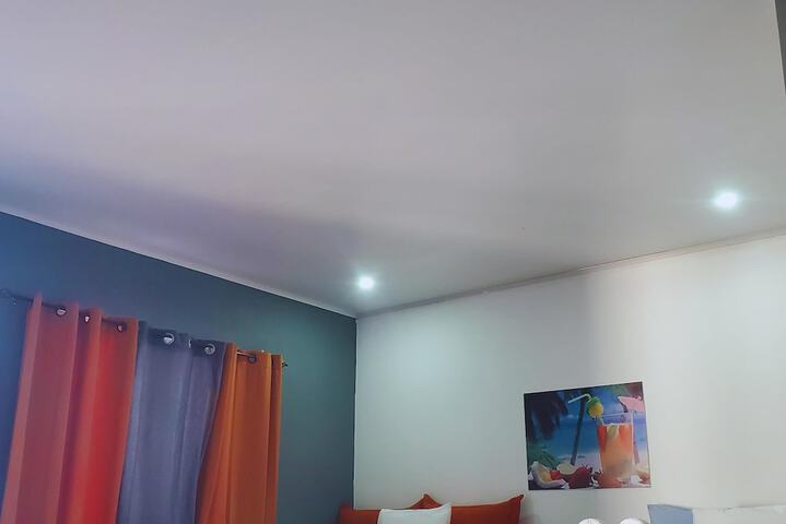 Room 2 of 31