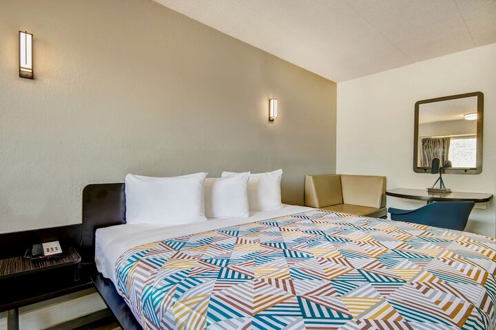 1 King Bed (33 of 34)