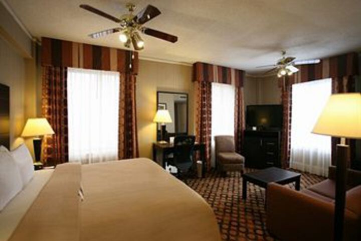 Room 10 of 29