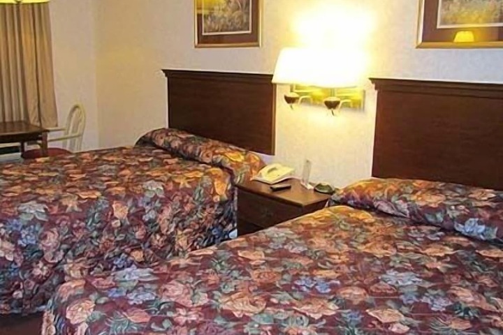 Room 3 of 8