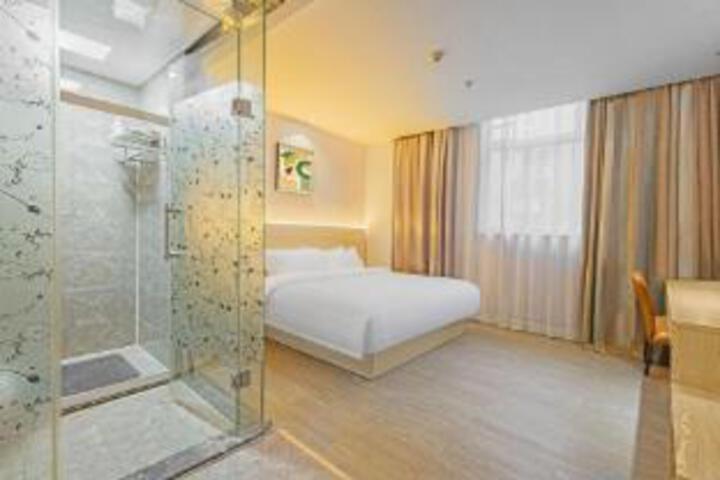 Room 6 of 8