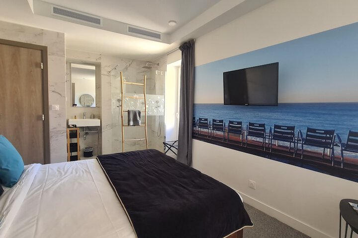 Room 18 of 118