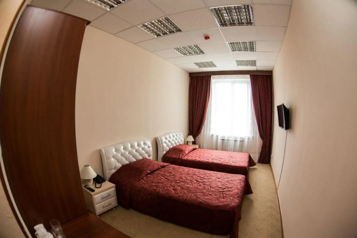 Room 10 of 14