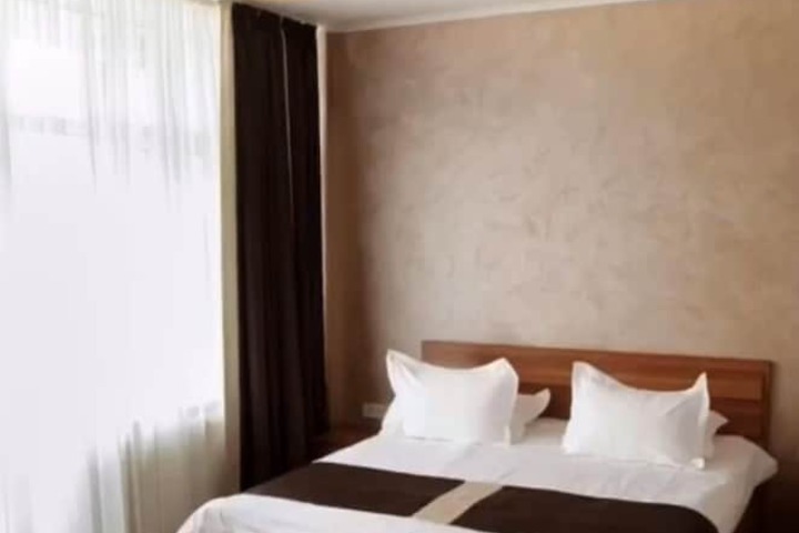 Room 12 of 38