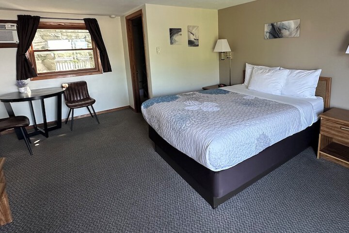 Room 18 of 48