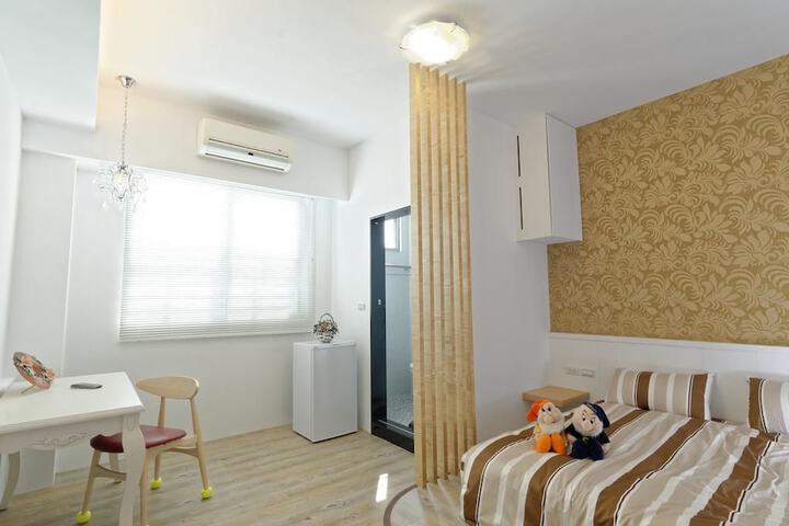 Room 4 of 6