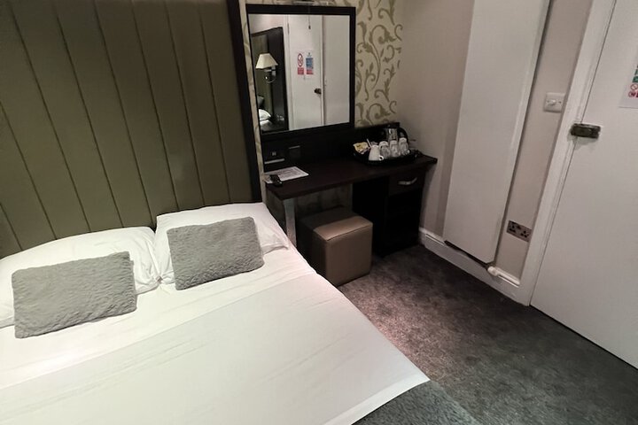 Room 34 of 52