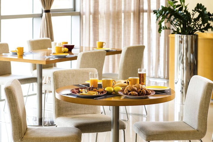 Dining 36 of 60