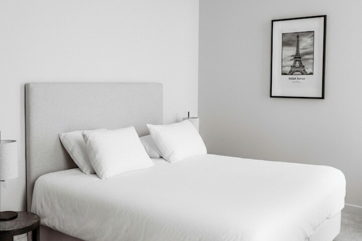 Room 8 of 30