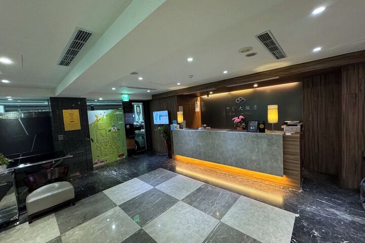Entrance & Lobby