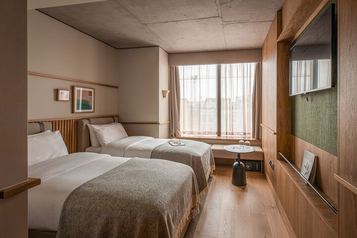 Room 5 of 33