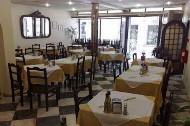 Dining 6 of 10