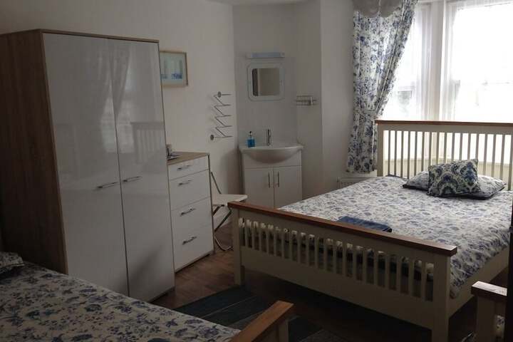 Room 9 of 13