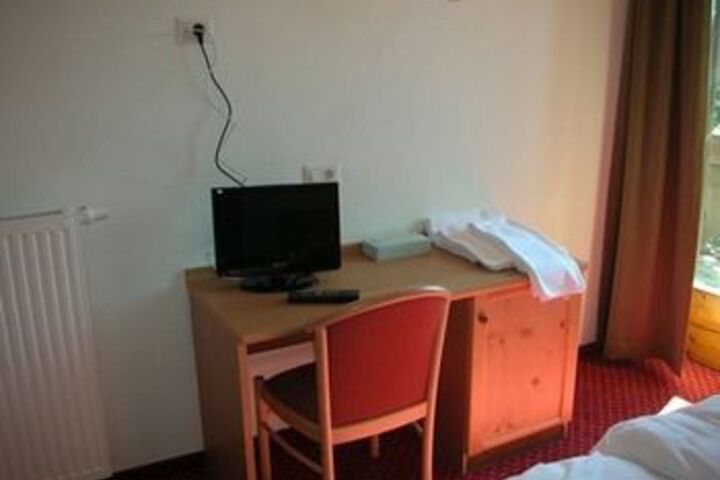 Room 12 of 30