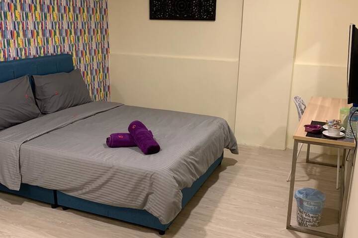 Room 8 of 12