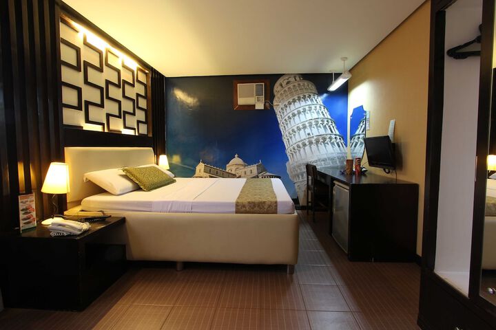 Room 8 of 104