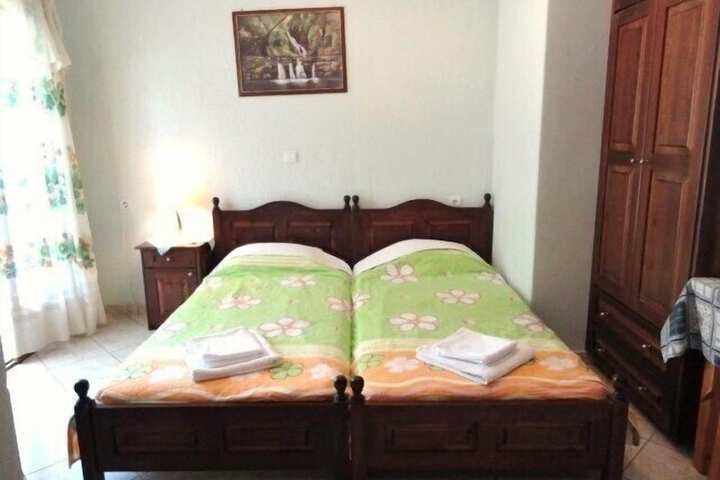 Room 5 of 15