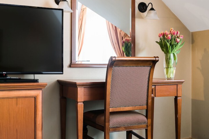 Room 15 of 32