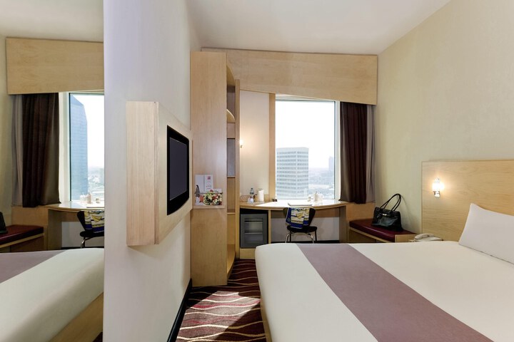 Room 14 of 65