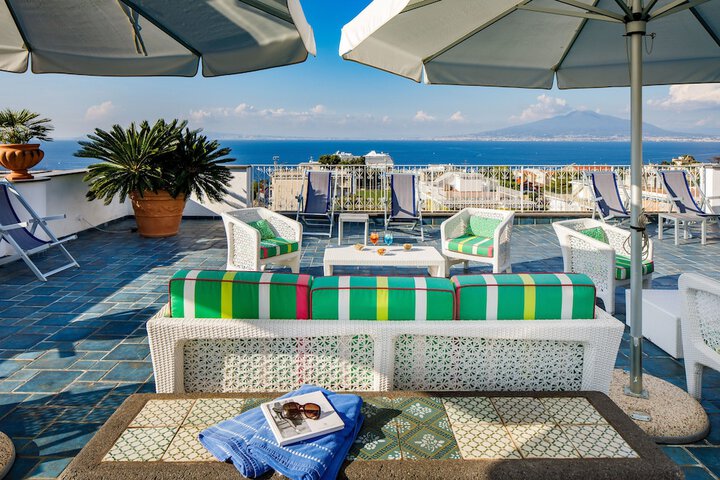Sundeck 79 of 86